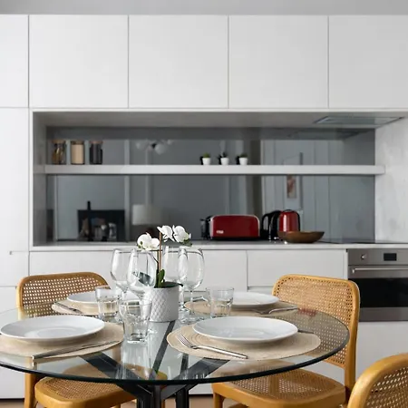 2 Bed Flat With Balcony In Lejlighed