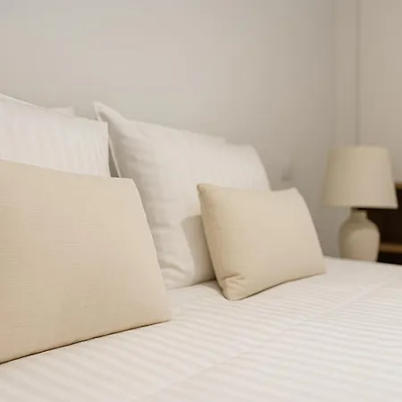 Apartment 2 Bed Flat With Balcony In Lisbon