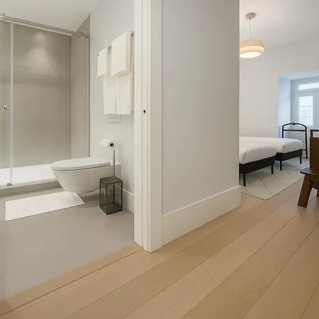 2 Bed Flat With Balcony In Lisbon