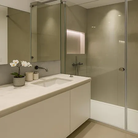 2 Bed Flat With Balcony In