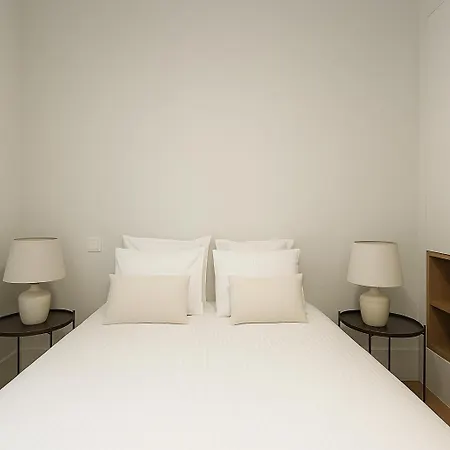 2 Bed Flat With Balcony In דירה *